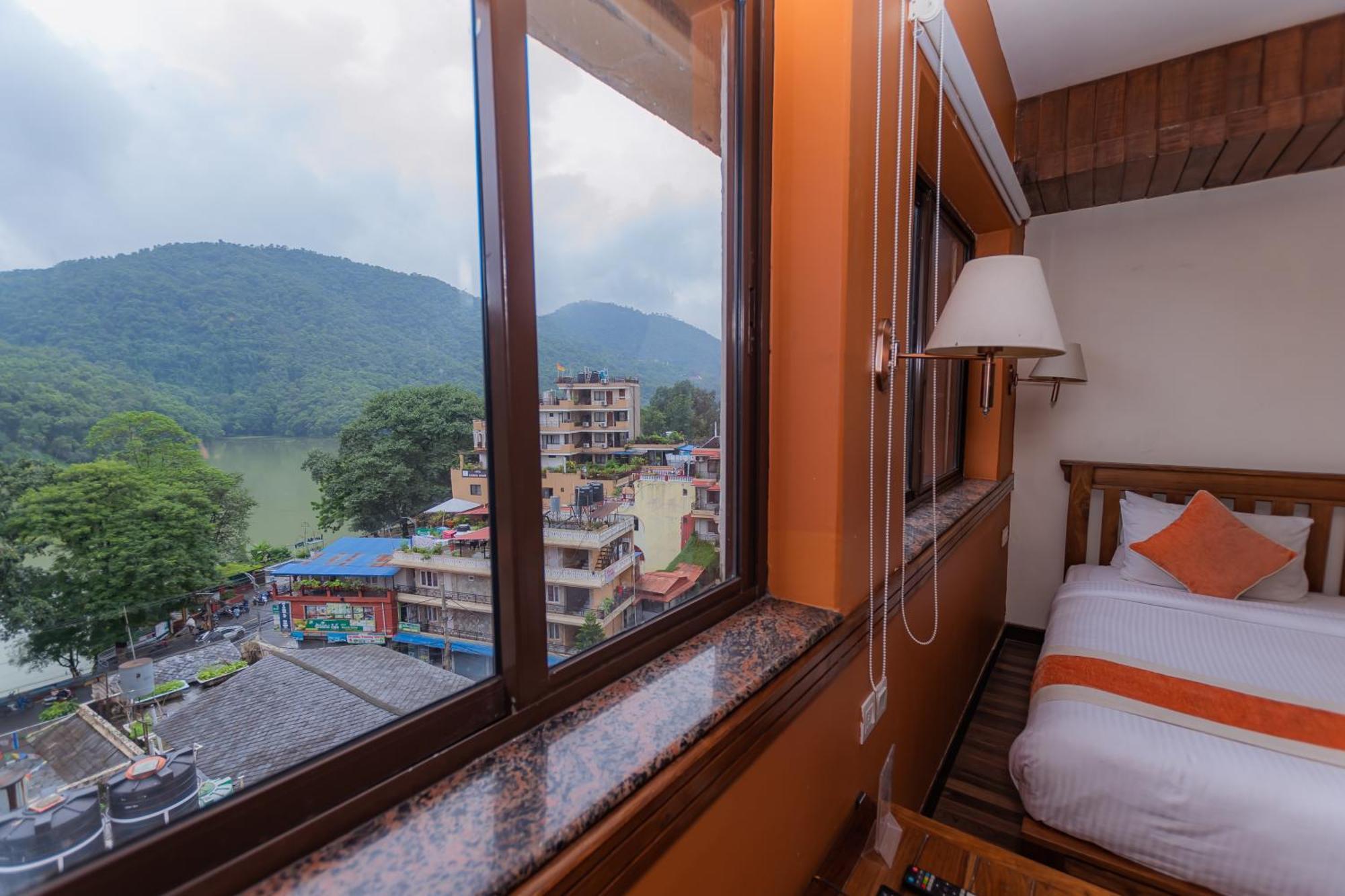 Pokhara Batika Hotel Buitenkant foto
