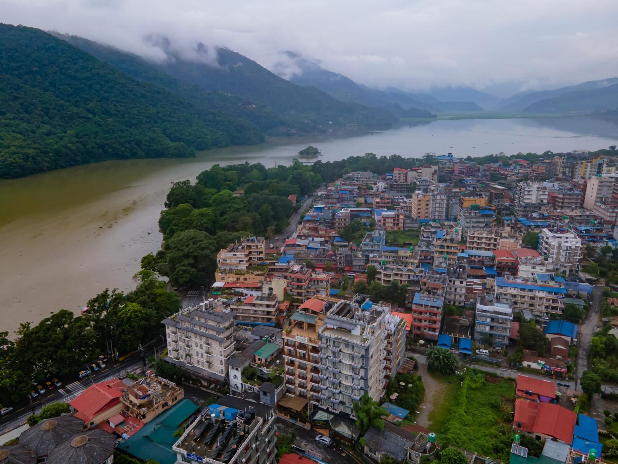 Pokhara Batika Hotel Buitenkant foto