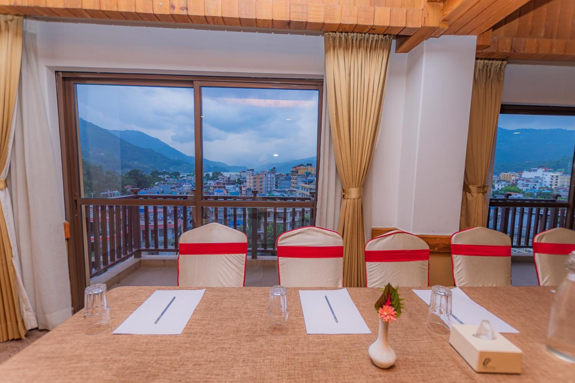 Pokhara Batika Hotel Buitenkant foto