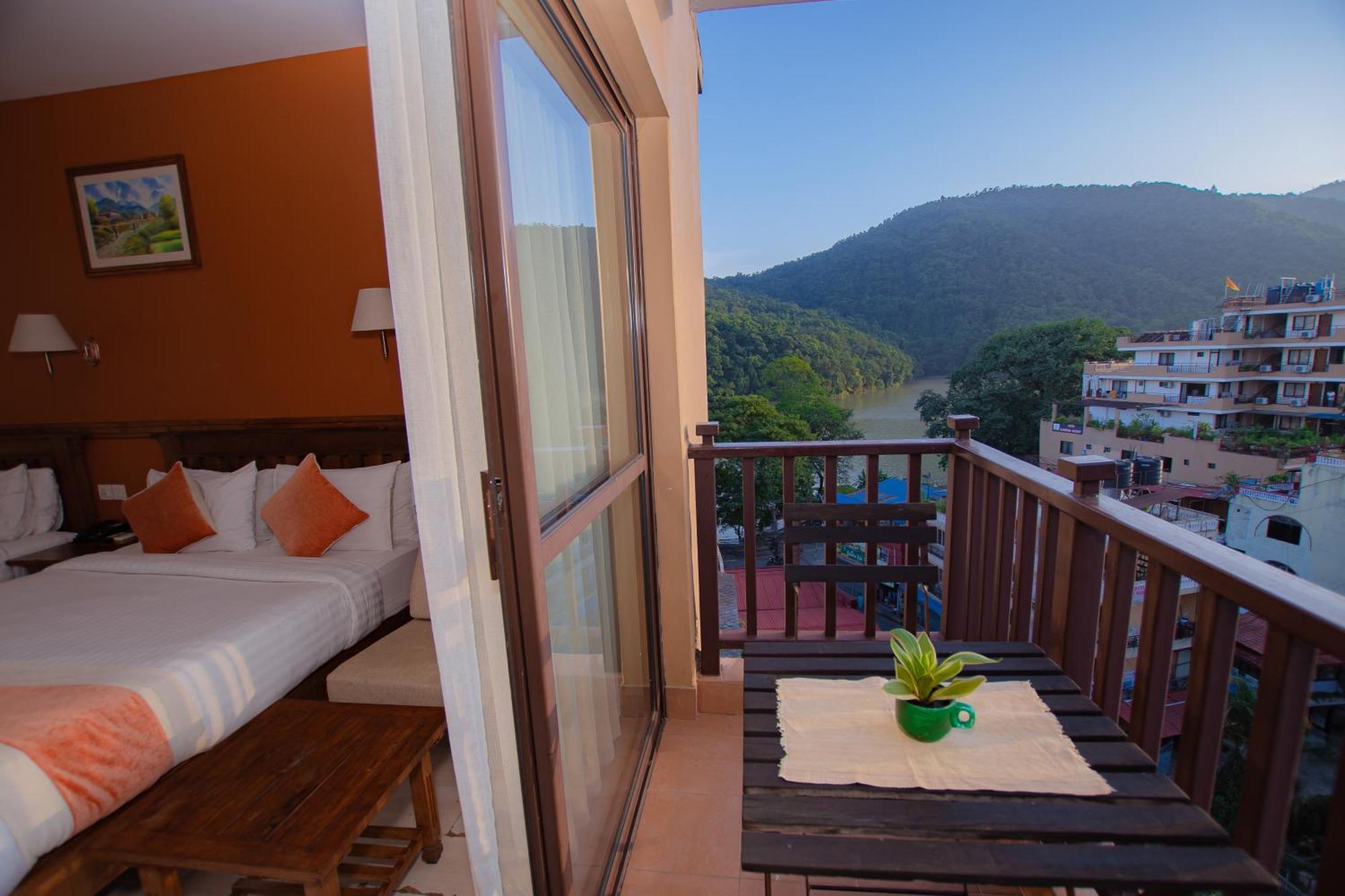 Pokhara Batika Hotel Buitenkant foto