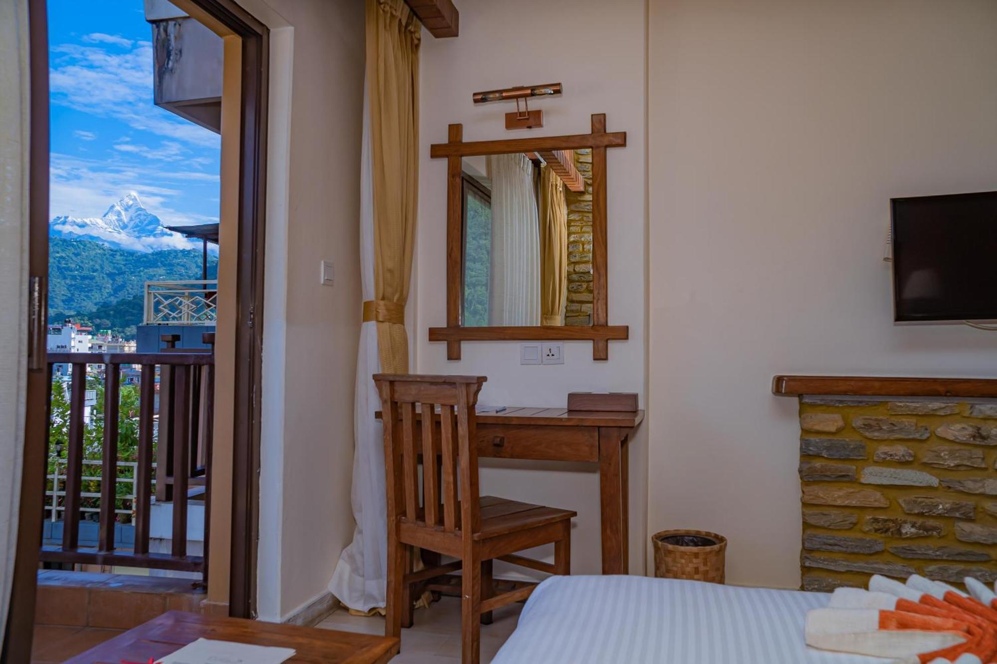 Pokhara Batika Hotel Buitenkant foto